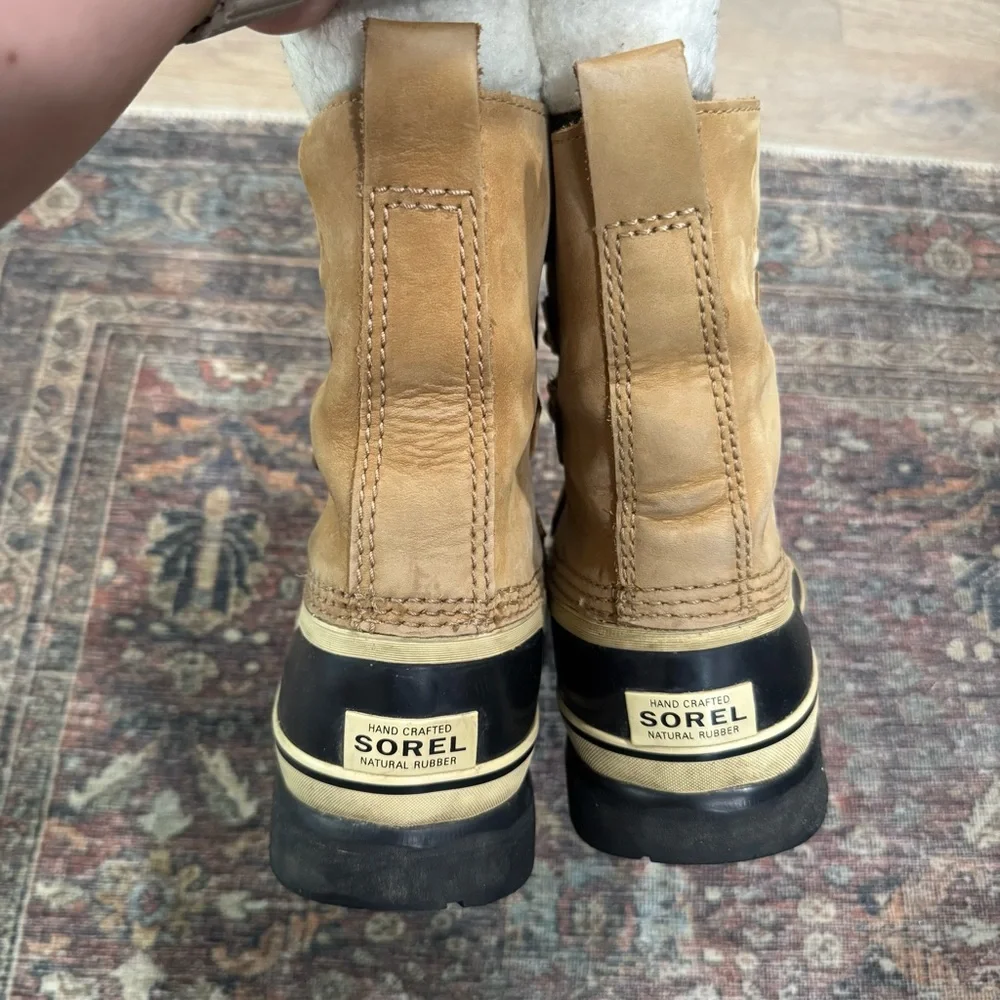 Sorel Caribou Waterproof Winter Boots 6 *flaw*